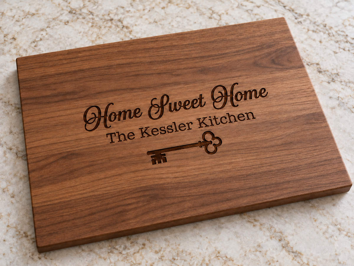 Classic Cutting Board in Walnut
