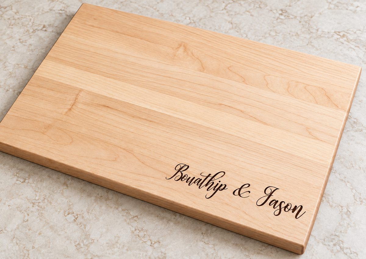 Classic Cutting Board in Maple, engraving design 3